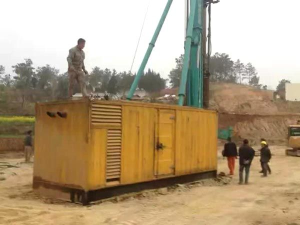 武功如何判断水冷式机油散热器密封件是否需要更换？